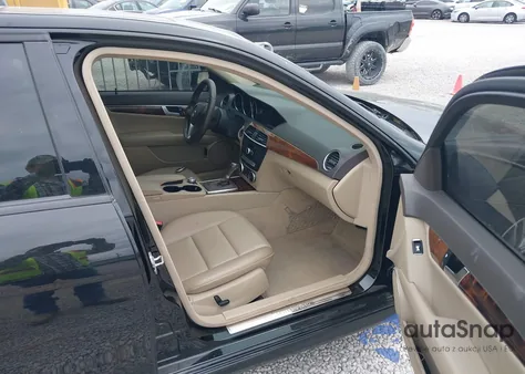 2012 Mercedes-Benz C 300 Luxury 4Matic/Sport 4Matic из США, поврежденный, VIN WDDGF8BB4CR239907